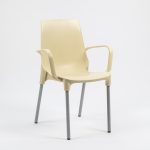 Silla Línea Lola con Apoyabrazos para Cocina Comedor Galería y Quincho - Imagen 10