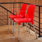 Silla Línea Lola con Apoyabrazos para Cocina Comedor Galería y Quincho - Imagen 7