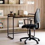 Silla de Escritorio / Oficina Línea Diva Color Negro con Apoyabrazos y regulable en altura